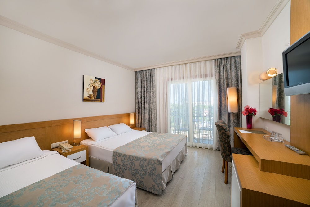 L'Oceanica Beach Resort Hotel 8/50