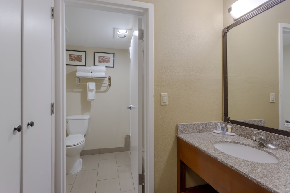 Comfort Inn & Suites Woods Cross - Salt Lake City North 21/43