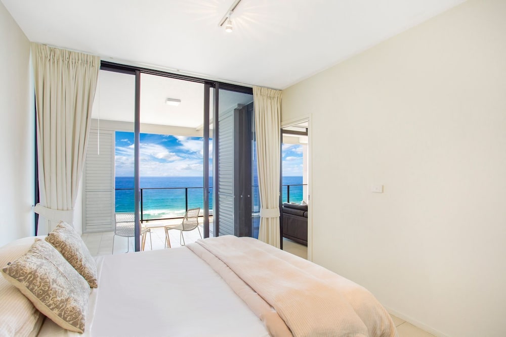 Ultra Broadbeach 18/72