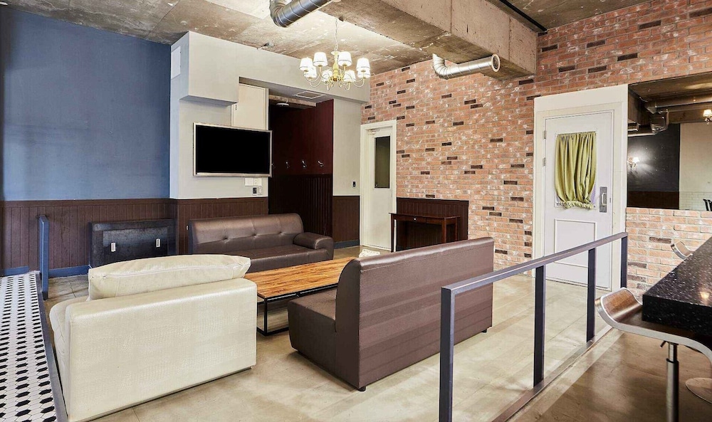648 Hotel 40/57