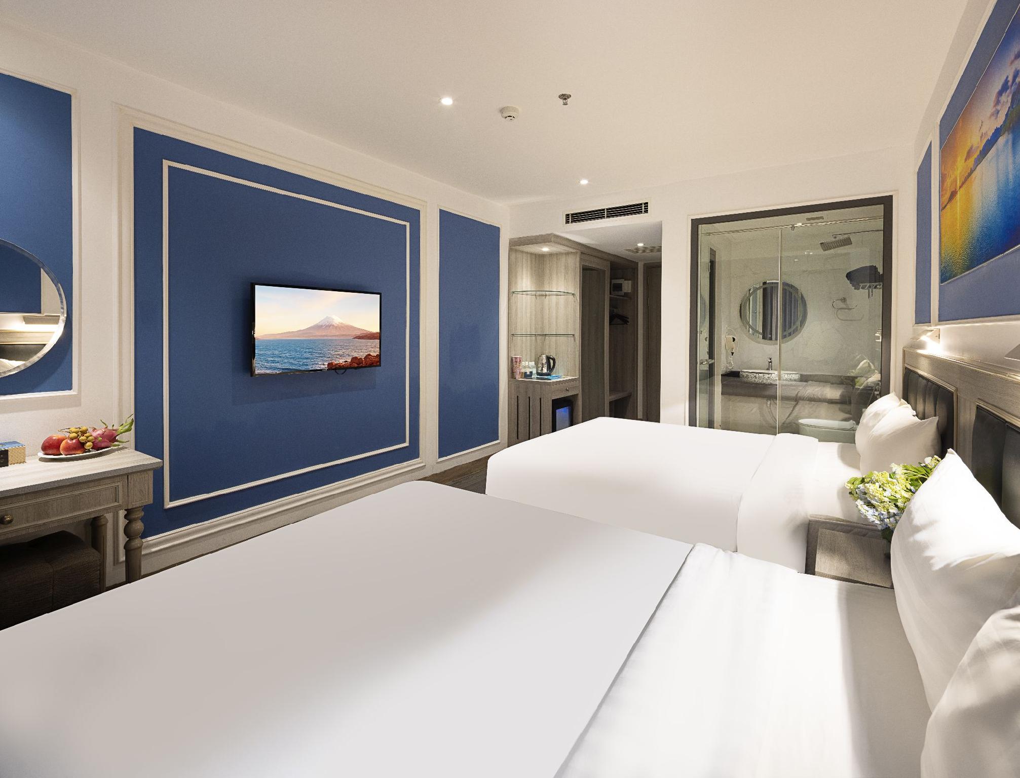 Family Suite, 2 King Beds, City View