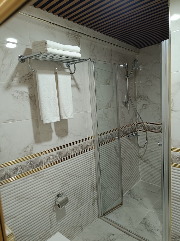 LEYENDA HOTEL 50/50