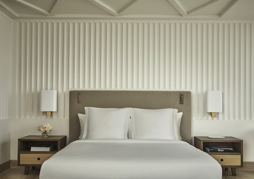 CLUB, KING BED