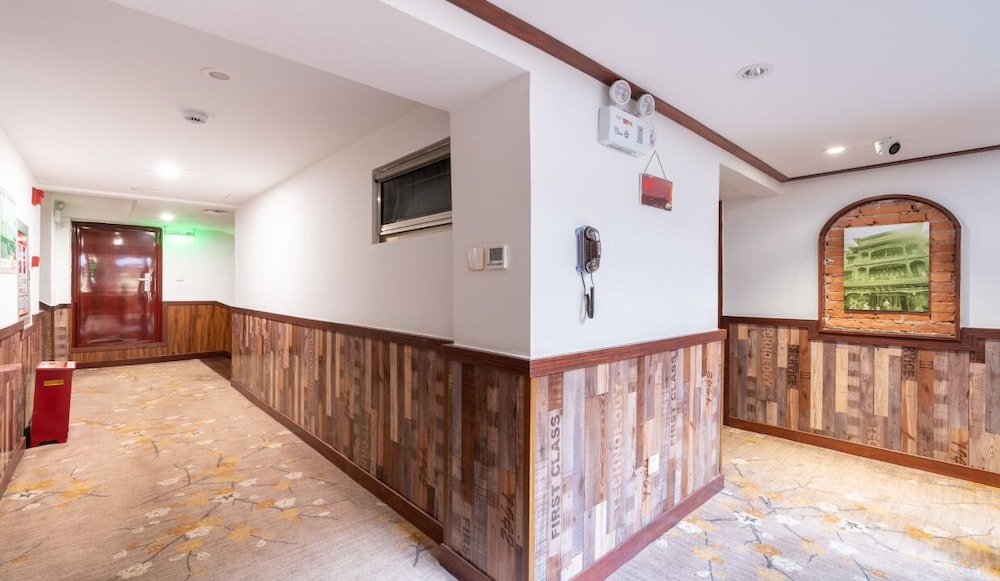 Nostalgia Hotel (Beijing Tiananmen Square Qianmen Subway Station) 16/58