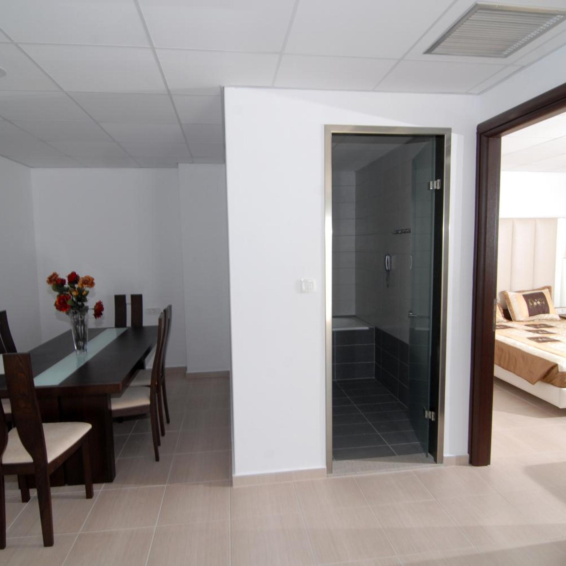 Royal Bay Suites 9/63