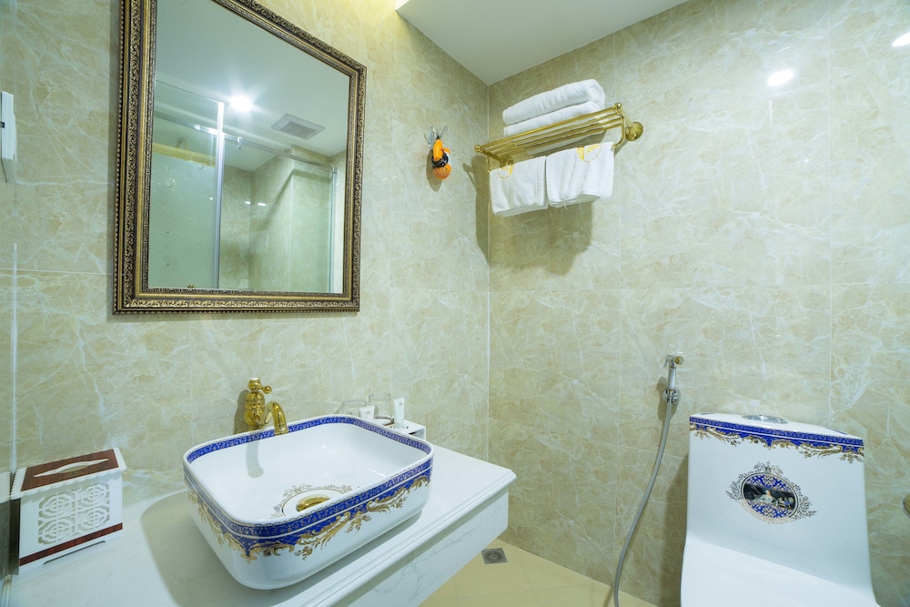 Golden Sail Hotel 26/28