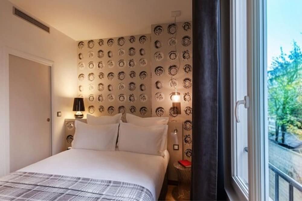 DELUXE, DOUBLE BED