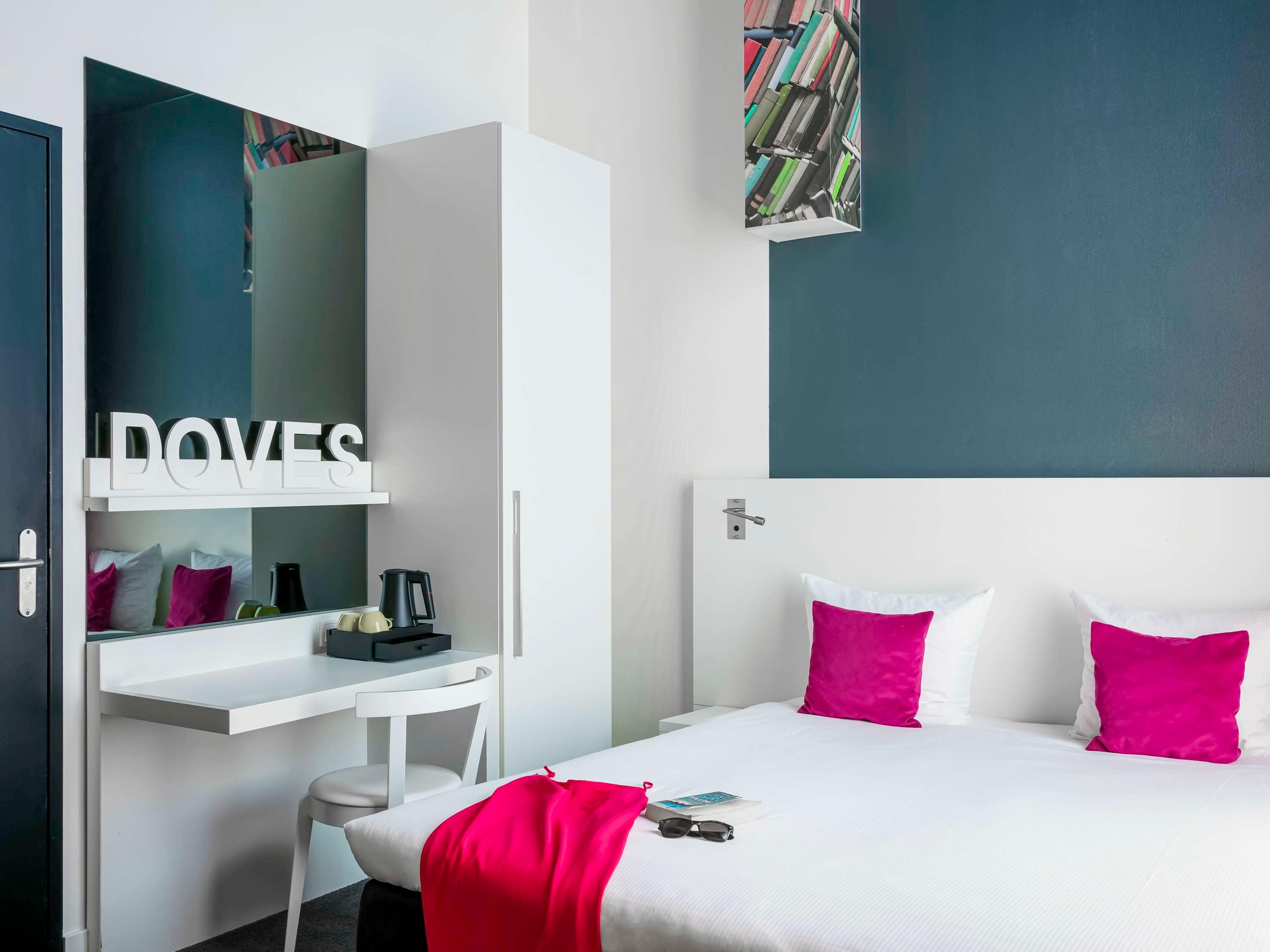 ROOM, 2 BEDS