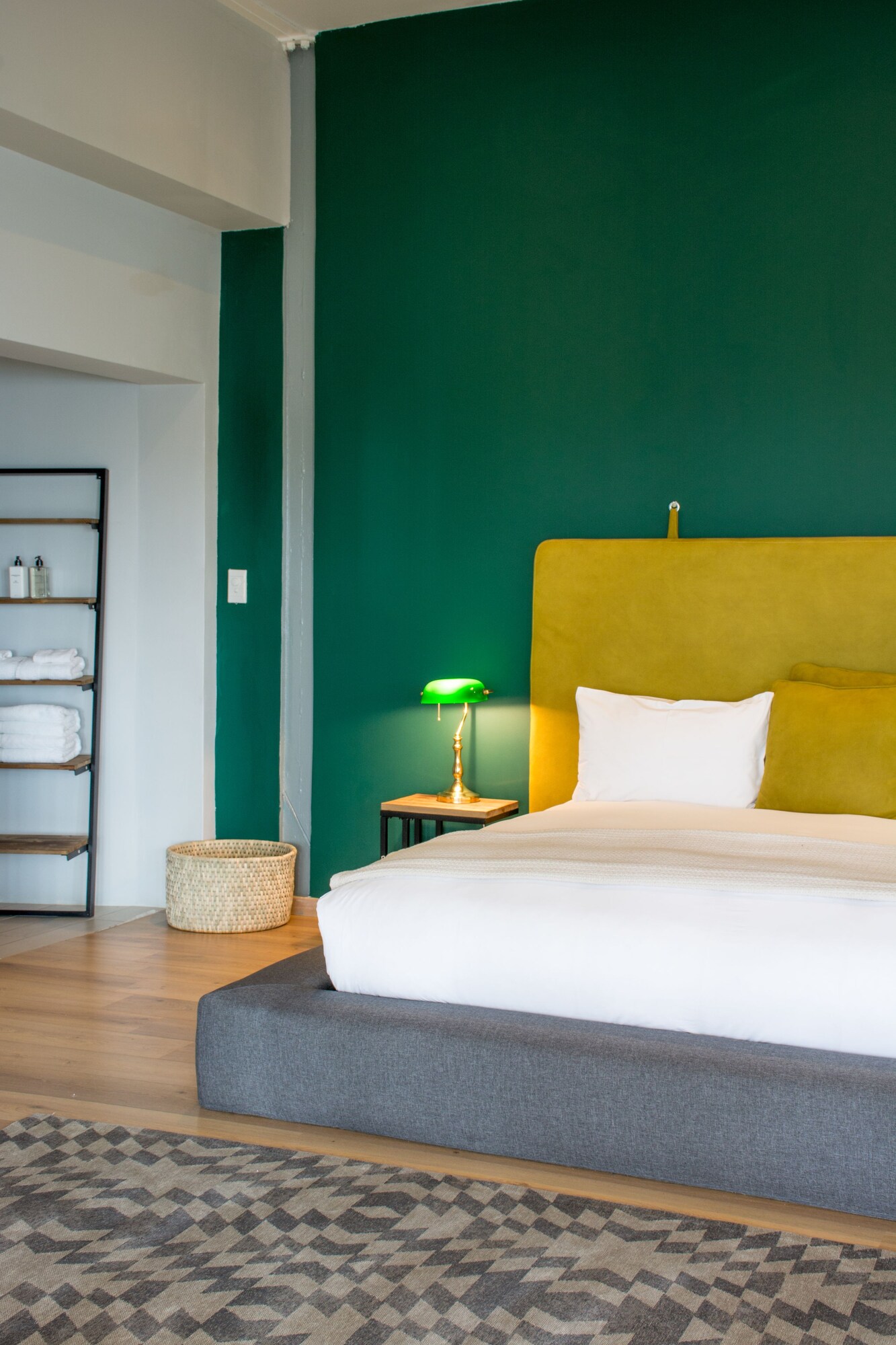 Superior, King Bed, Valley View