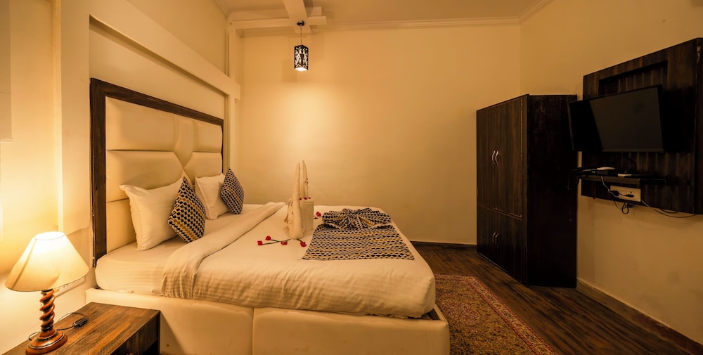 LA PERLE RIVER RESORTS 24/50