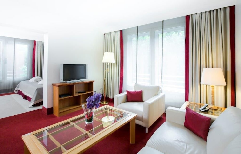JUNIOR SUITE, KING BED