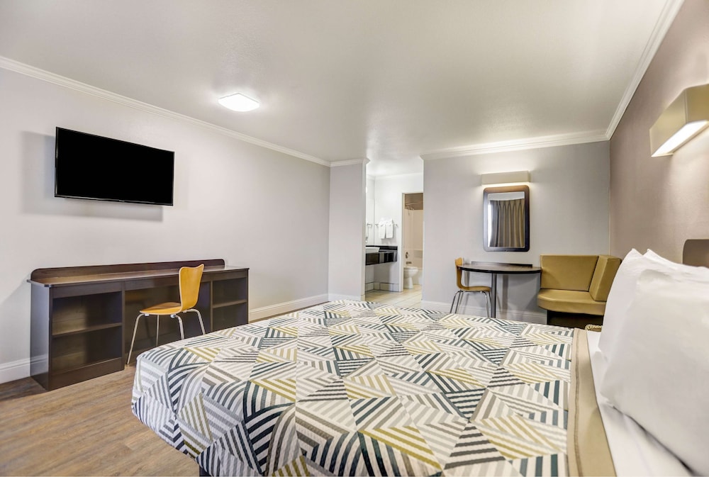Motel6 Lodi, CA 33/47