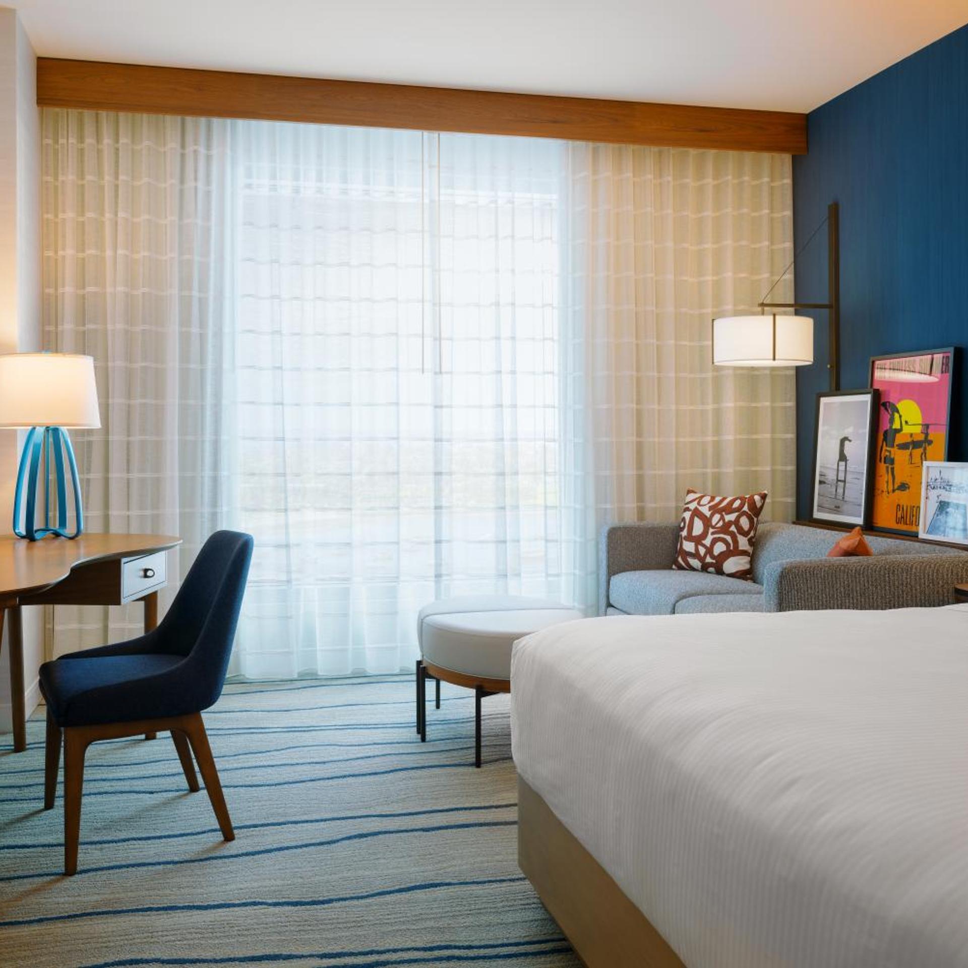 Room, King Bed, Mountain View, Sofa, Accessible