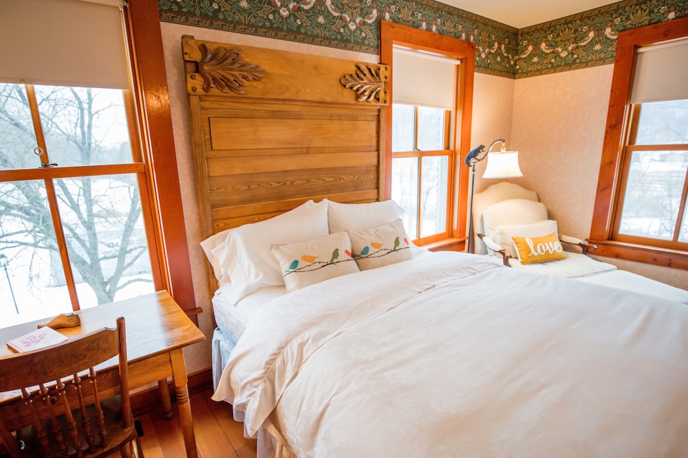 Round Barn Farm B & B Event Center 9/56