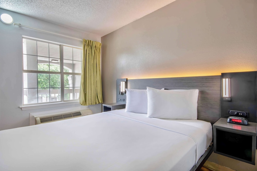 Studio 6 Extended Stay - San Antonio, TX - Six Flags 25/58
