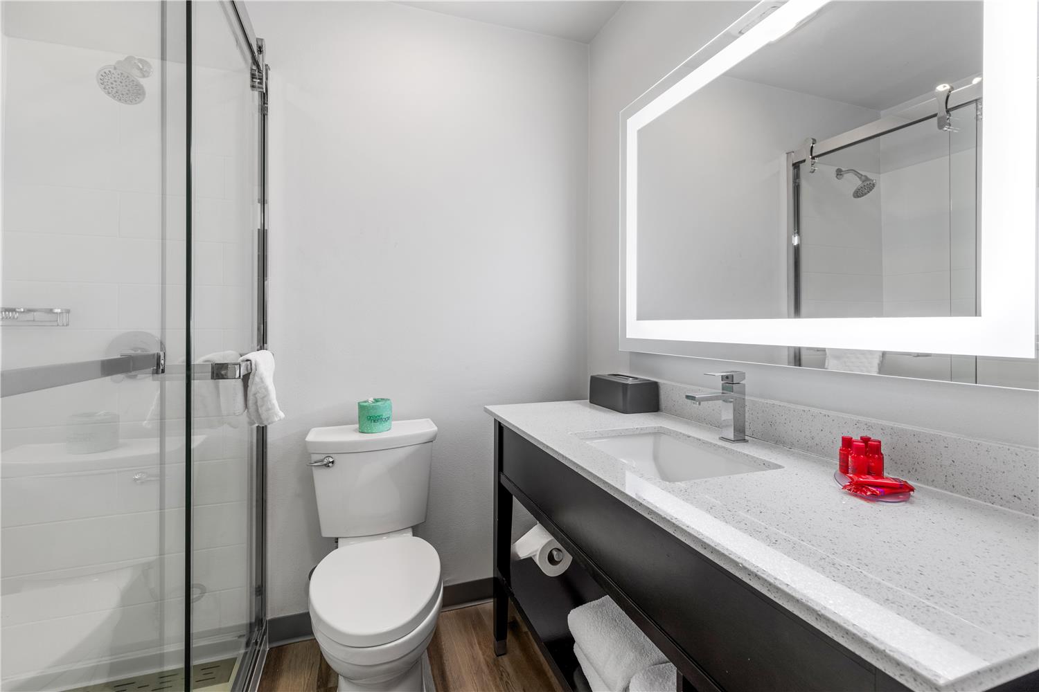 غرفة بسريرين كوين بشرفة، SureStay Plus Hotel by Best Western Mammoth Lakes 4/4
