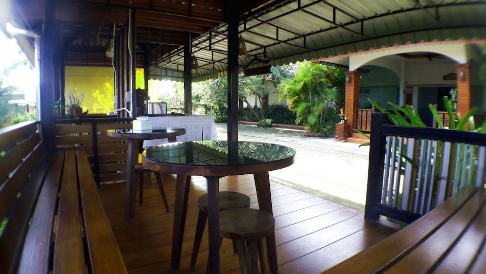 Khum Nakhon Hotel 30/47