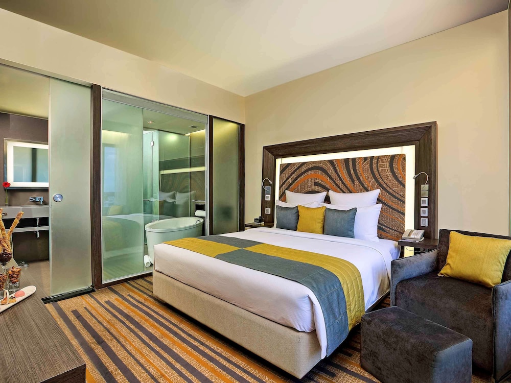 NOVOTEL KOLKATA HOTEL AND RESIDENCES 14/74