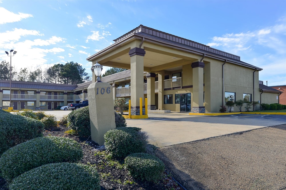 Days Inn & Suites by Wyndham Byram 1/24