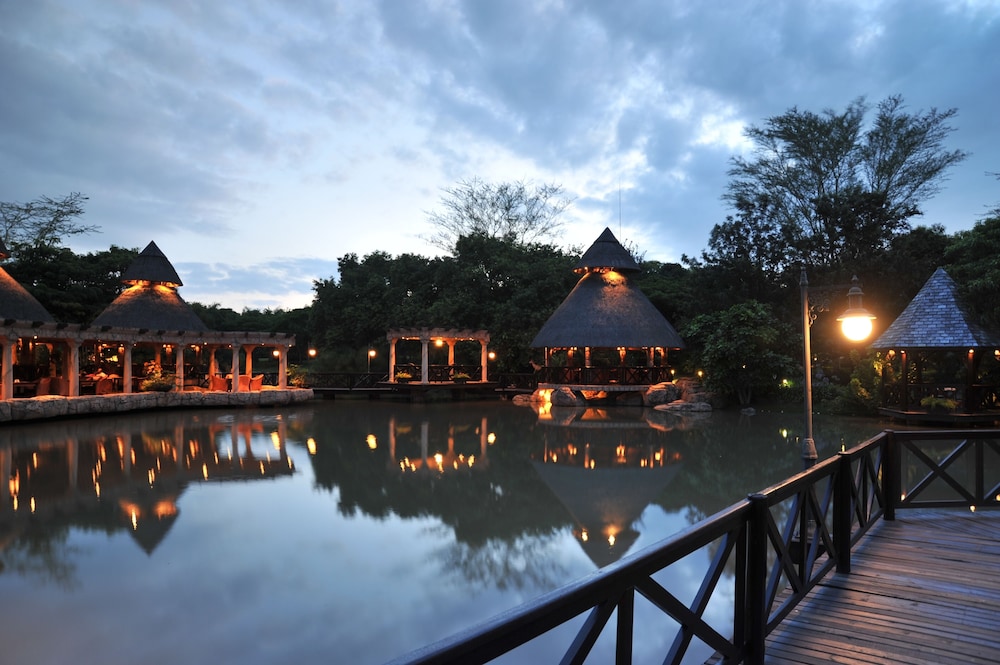 Summerfield Luxury Resort & Botanical Garden 34/44
