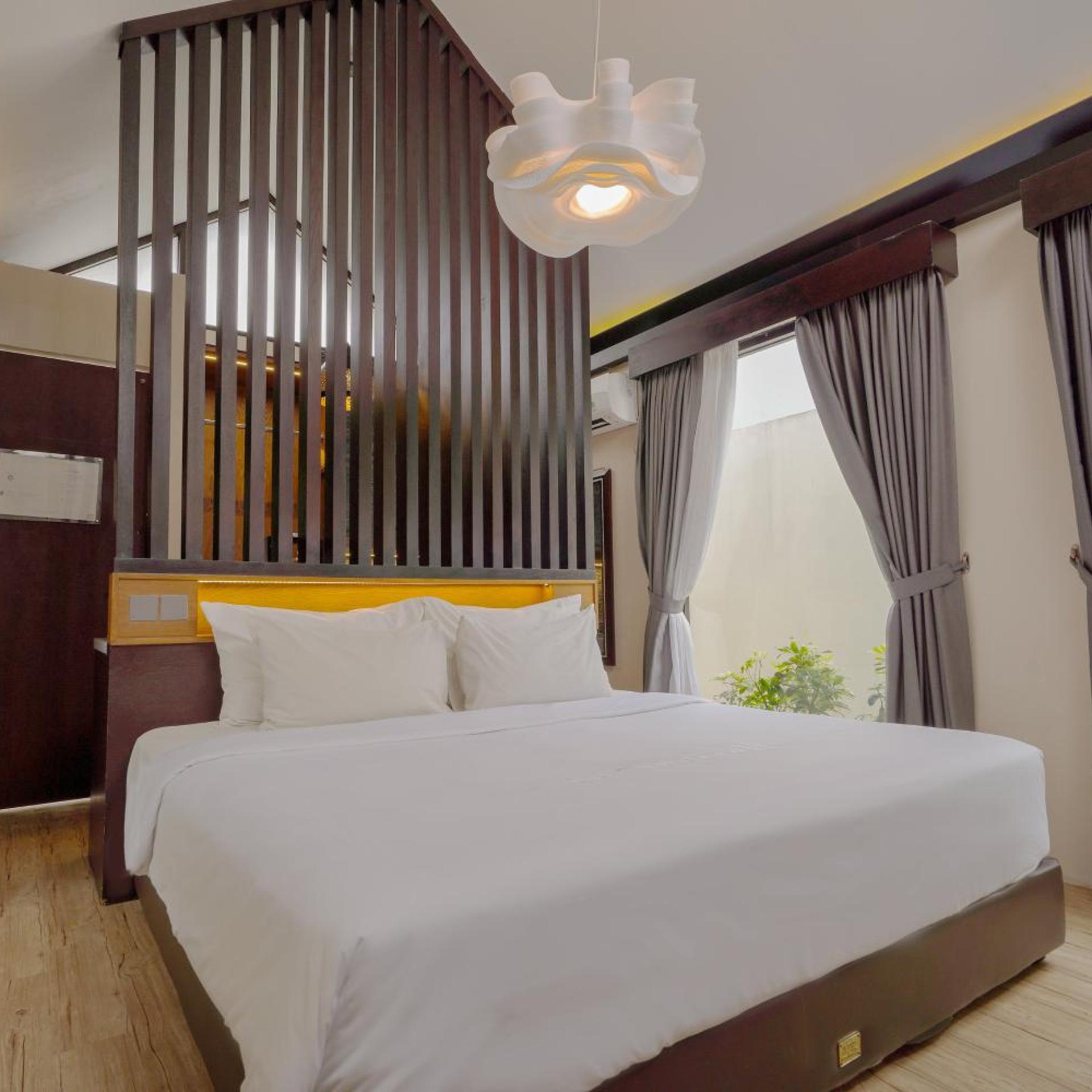 Intimate, Premier, Villa