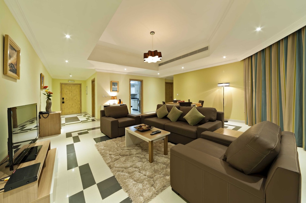 Magnum Hotel and Suites West Bay 39/54