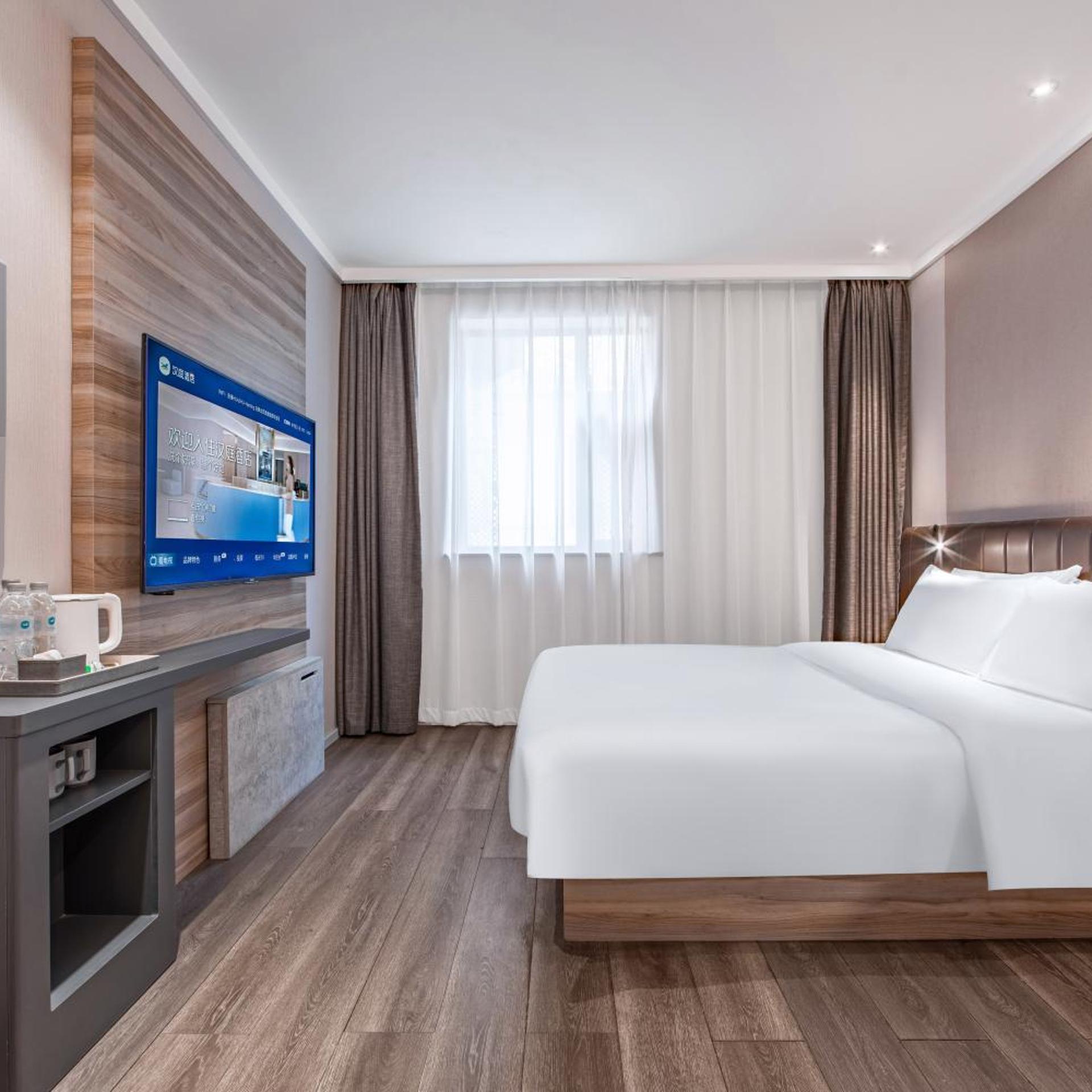 HanTing Premium Hotel (Shanghai Loushanguan Road Subway Station) 24/50