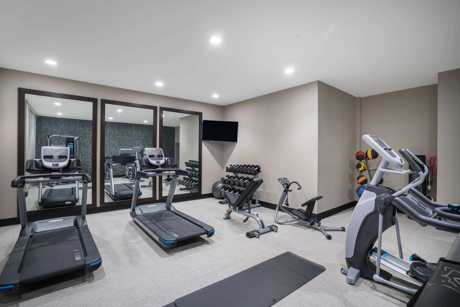 La Quinta Inn And Suites by Wyndham West Memphis 15/24