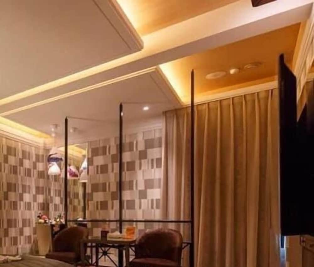 Leedon Motel 38/48