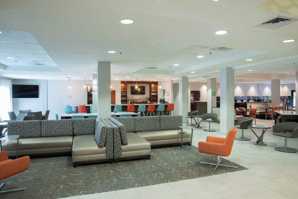 Holiday Inn Hotel And Suites Raleigh Cary I 40 Walnut St 35/68