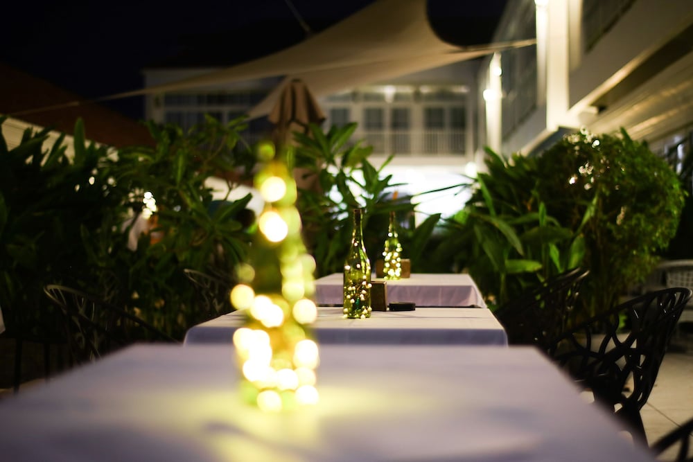 White Boutique Hotel and Residences 67/72