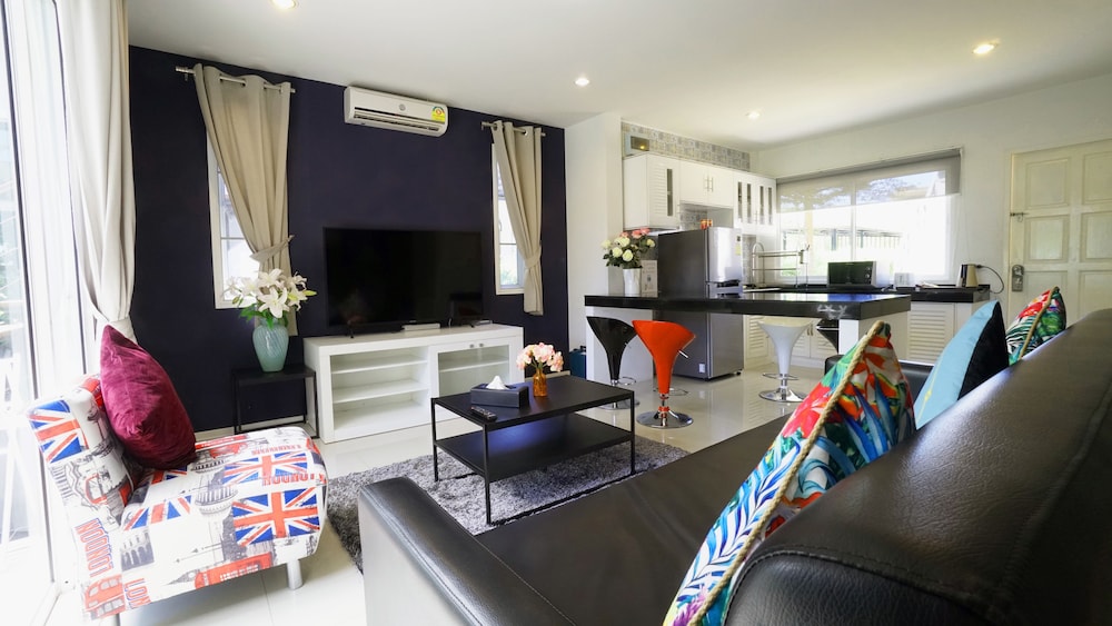 Nariya Bayfront Phuket 40/50