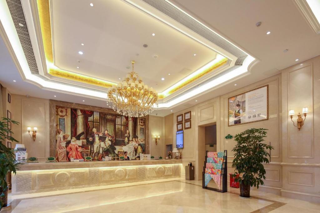 Vienna Hotel (Xinjin Old Pier, Liujianian Metro Station) 10/63
