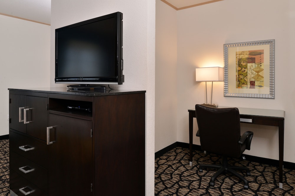 Holiday Inn Express and Suites Tacoma South Lakewood, an IHG Hotel 57/64