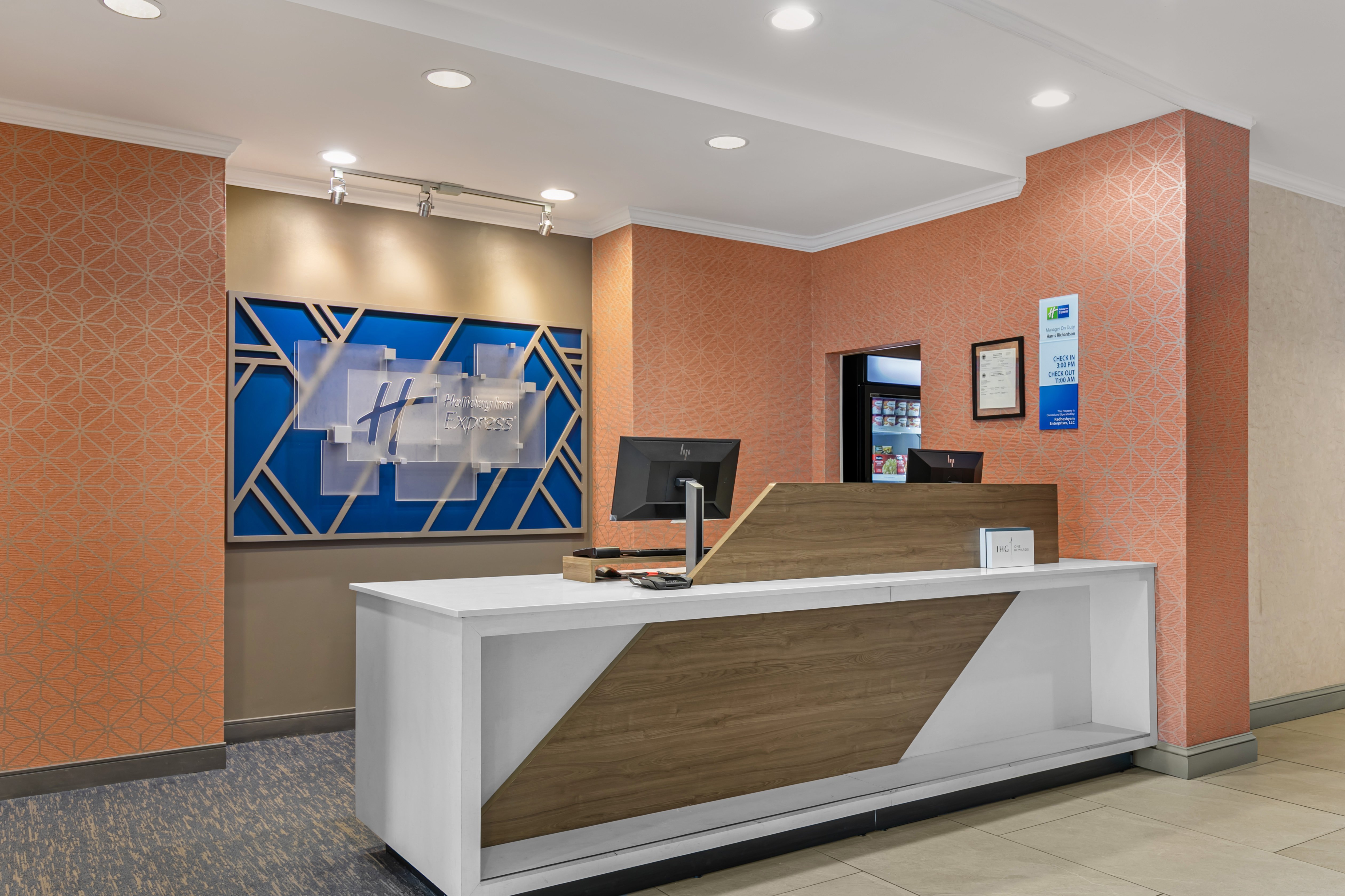 Holiday Inn Express & Suites Clemson - Univ Area 6/82