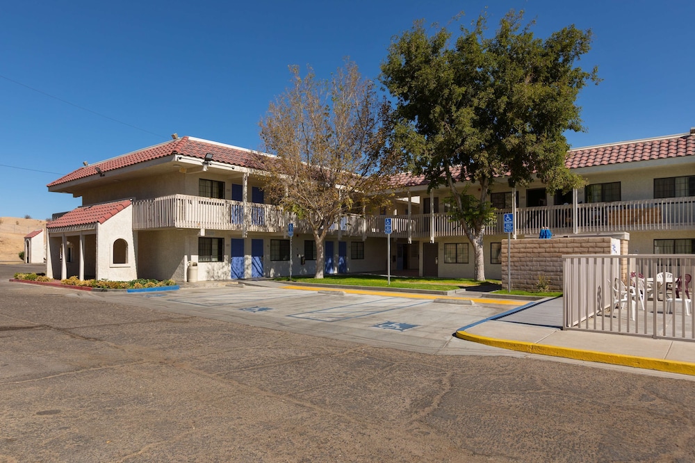 Motel6 Barstow, CA 44/57