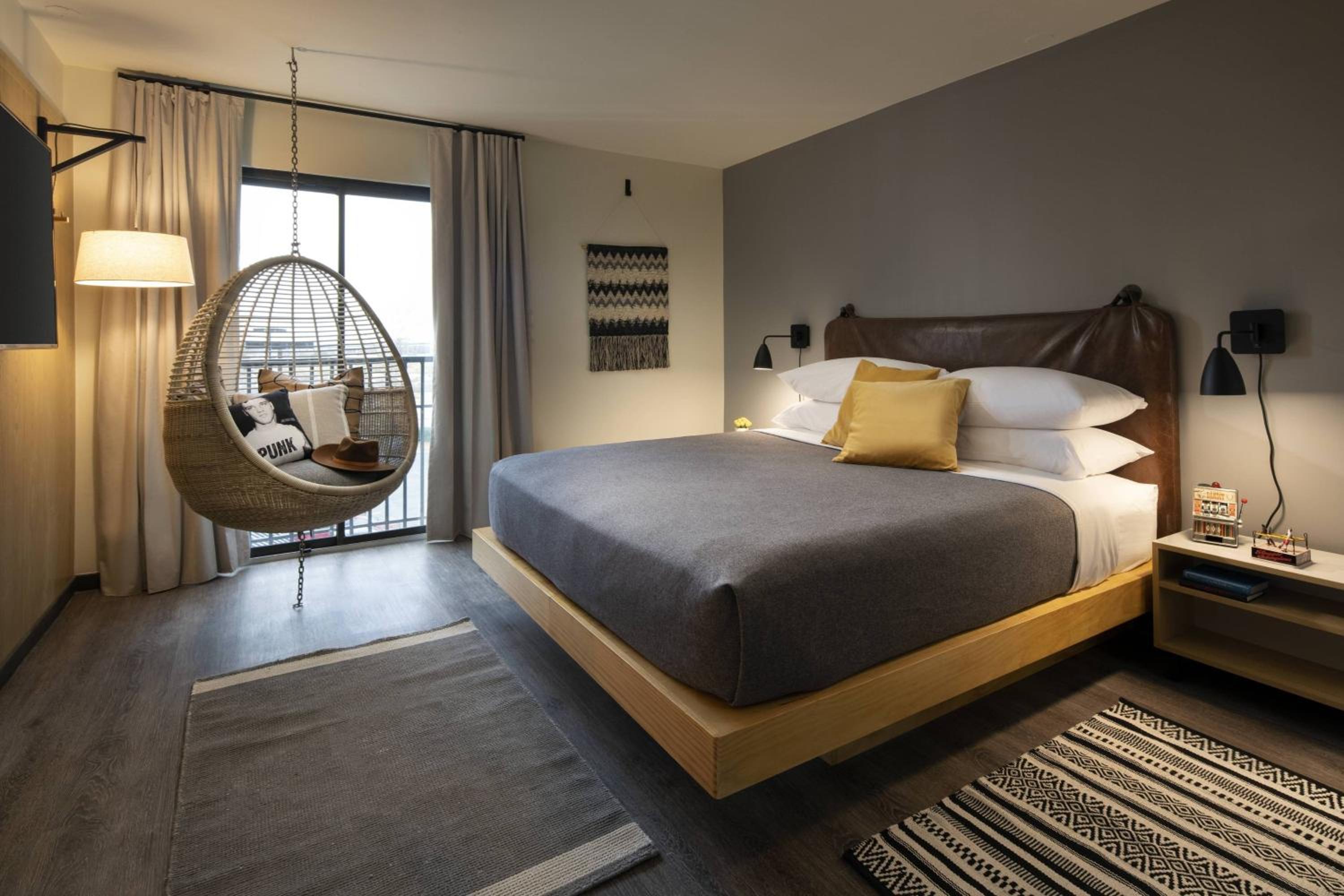 1 Bedroom, Specialty, Suite, King Bed