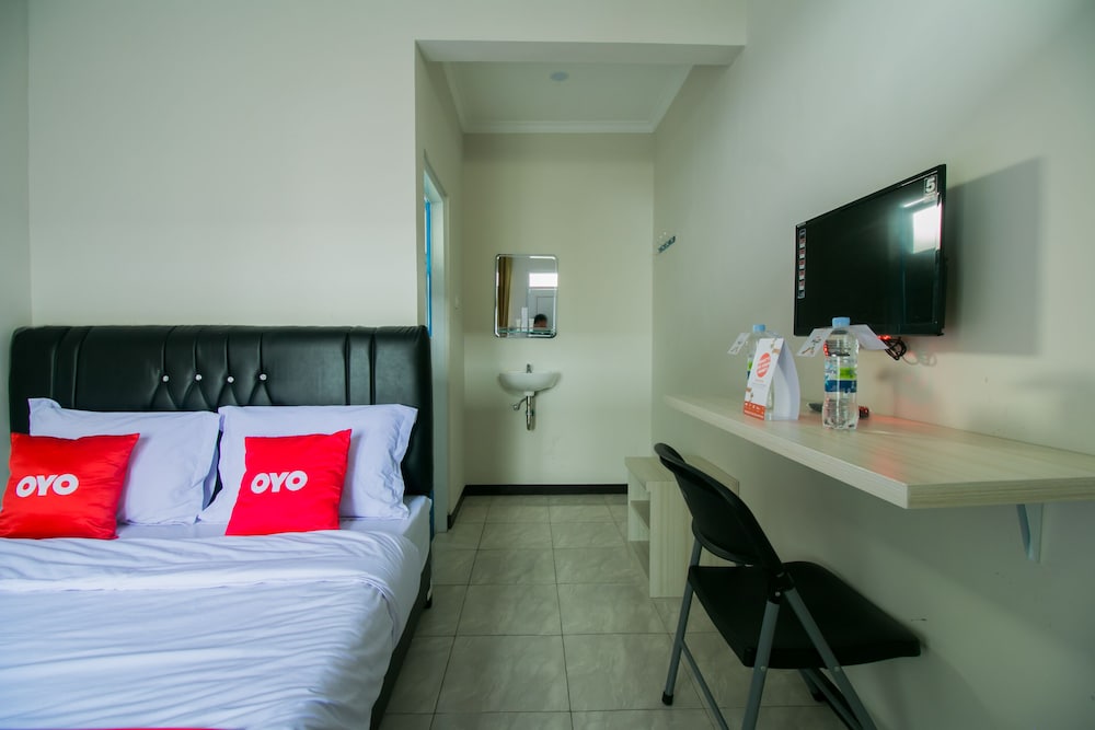 OYO 1078 Fakhira Residence 20/31
