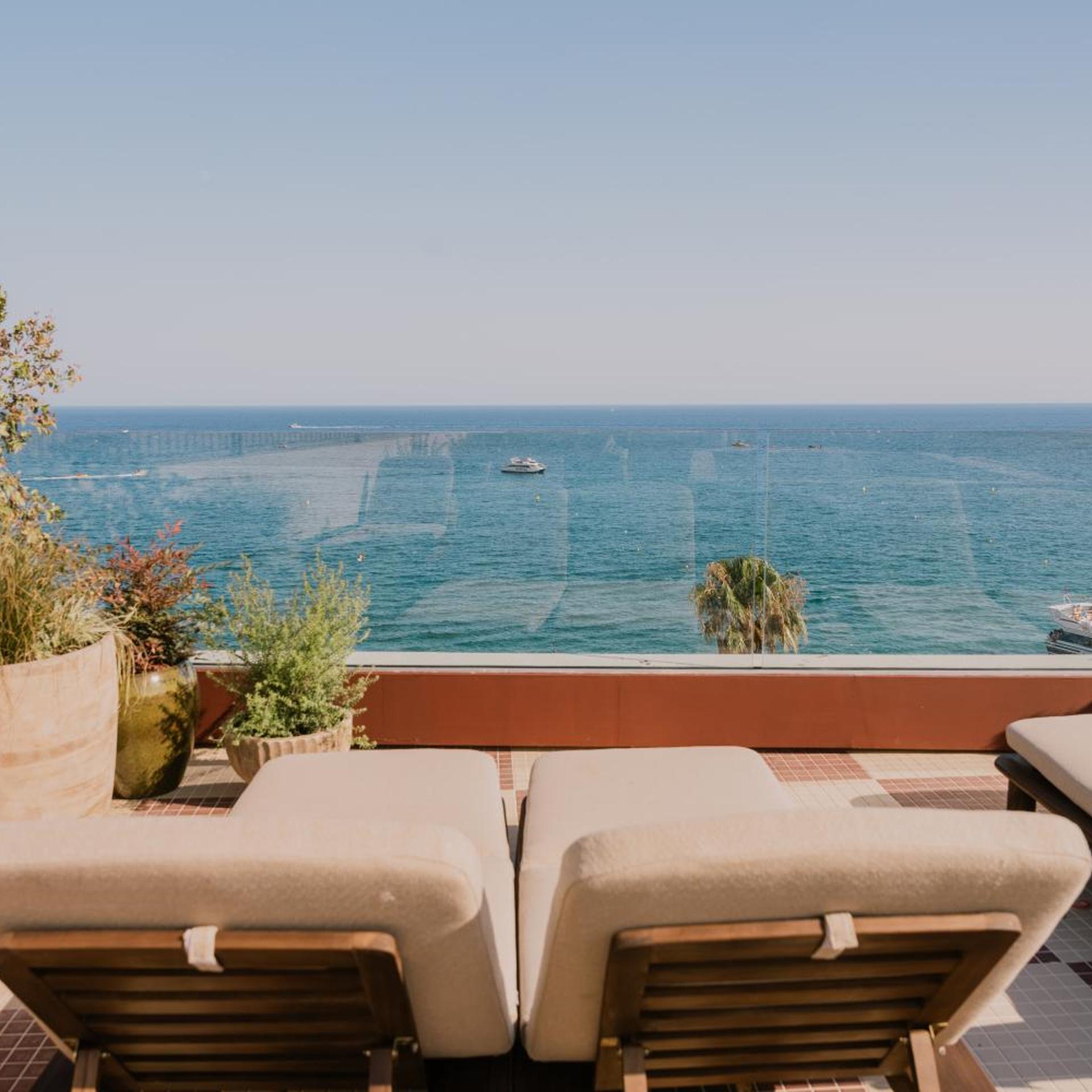 Suites by Miramar 41/50