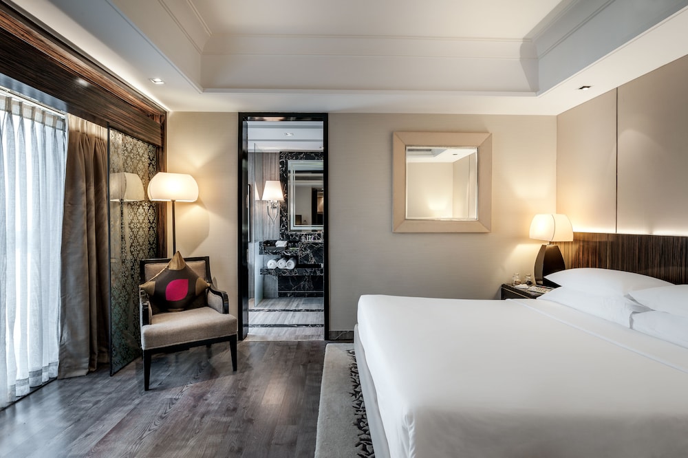 Suite, King Bed