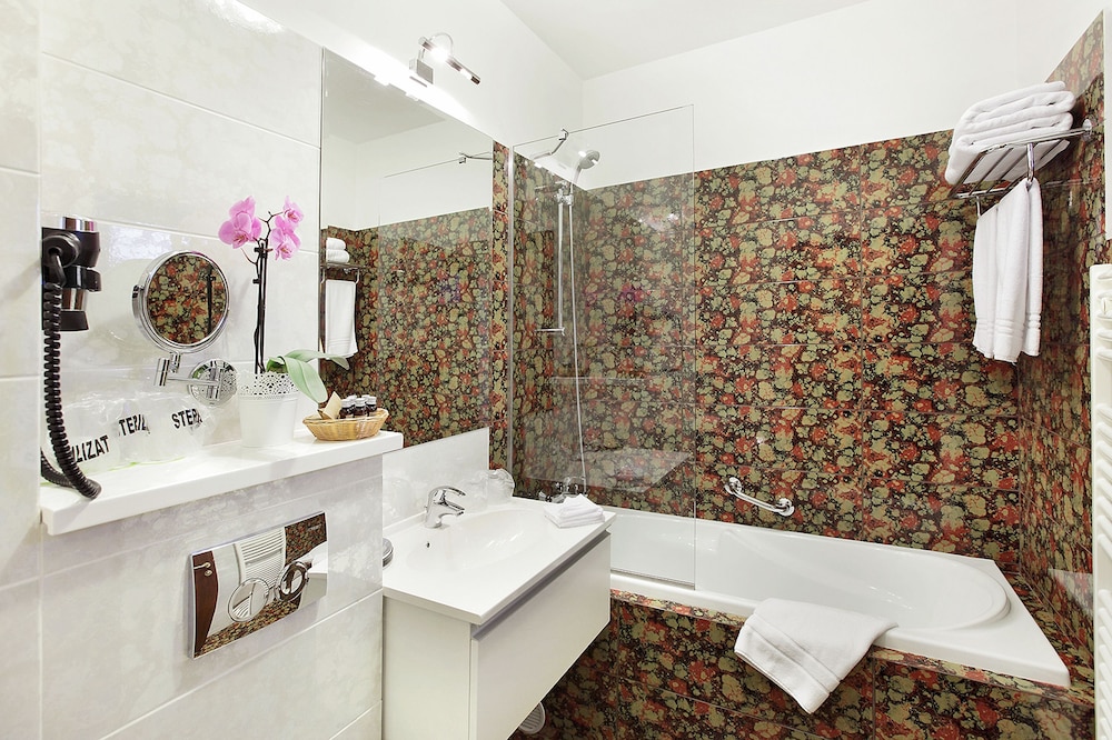 HOTEL BOUTIQUE BELVEDERE SINAIA 59/60