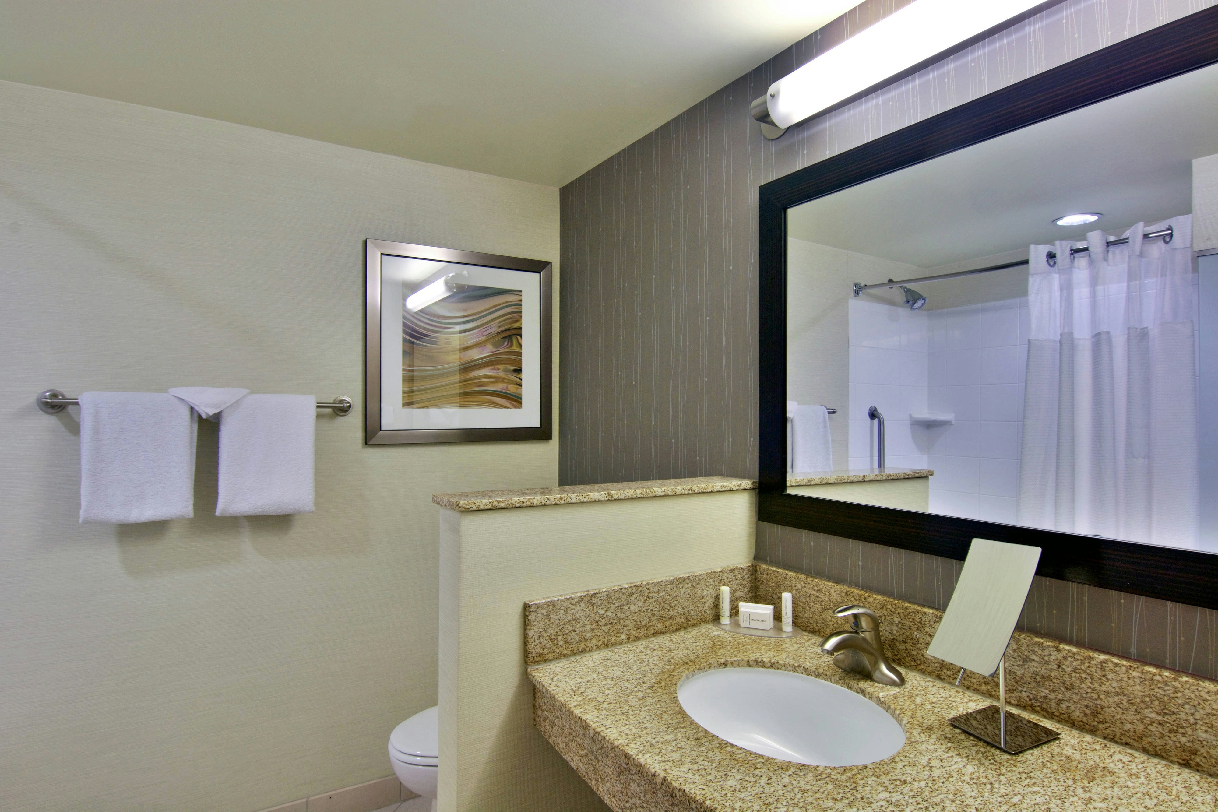 غرفة بسريرين كوين، Courtyard Clarksville 2/2