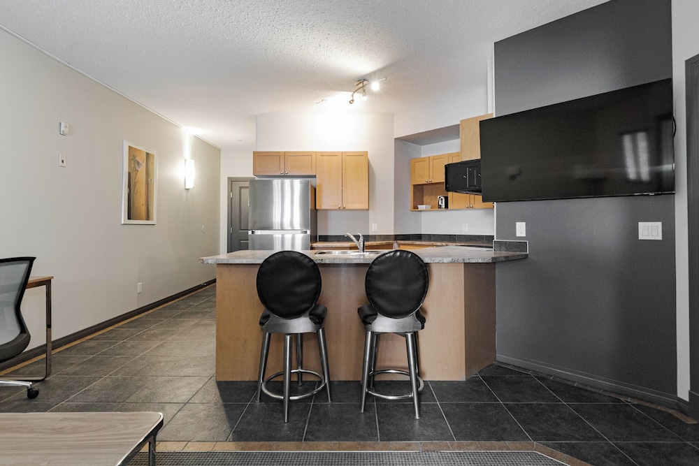 PODOLLAN REZ-IDENCE FORT MCMURRAY 31/50