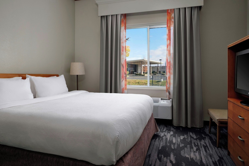 Room at Fairfield Inn And Suites Indianapolis East, INDIANAPOLIS - IN