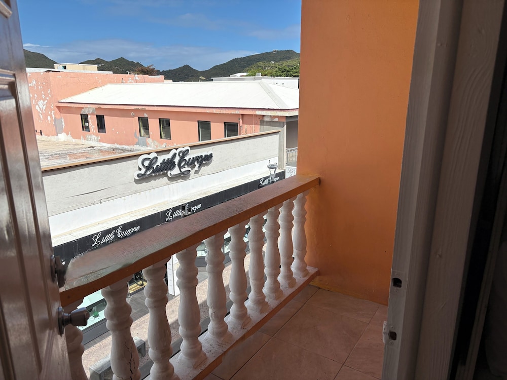 Sea View Beach Hotel 1/50