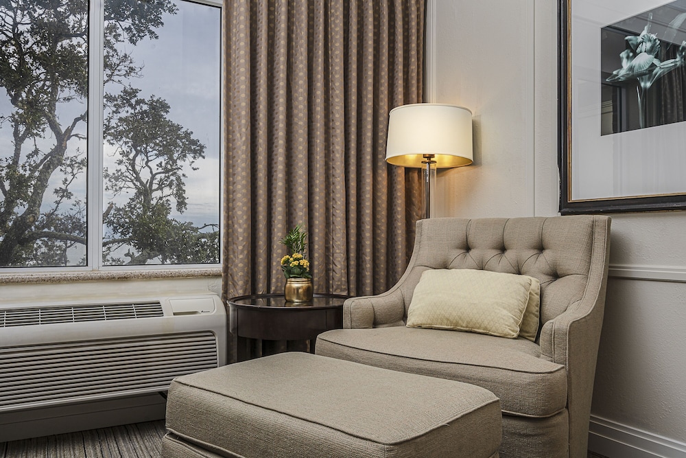 Holiday Inn Express Long Beach 42/63