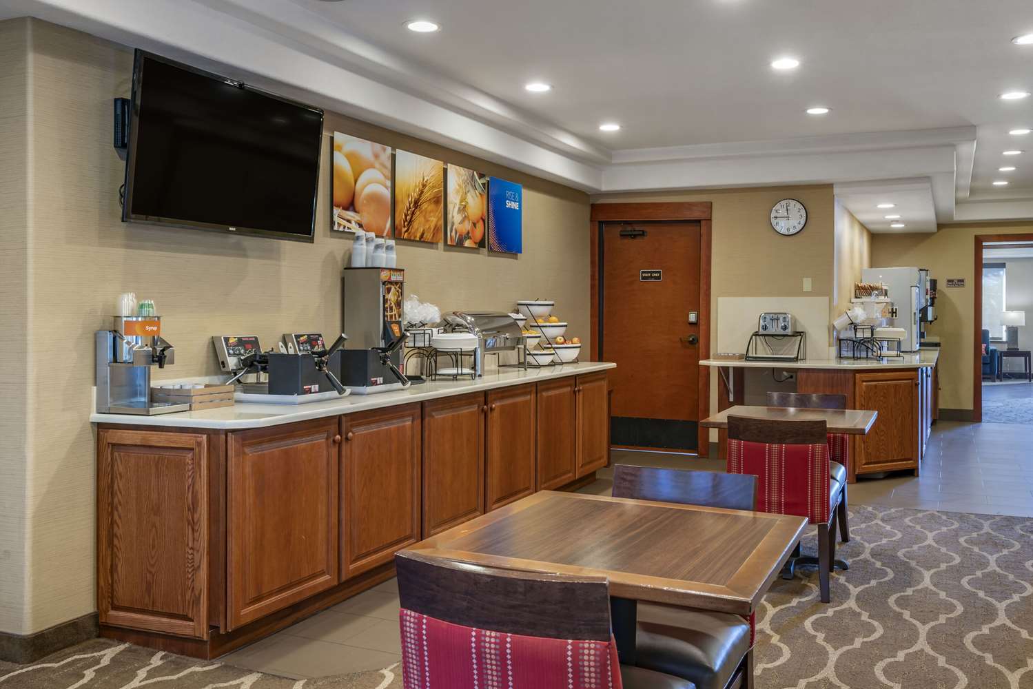 Comfort Inn & Suites Lincoln City 24/35
