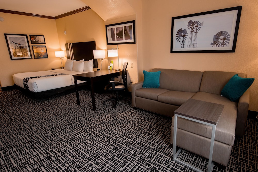 La Quinta Inn & Suites by Wyndham Big Spring 36/48