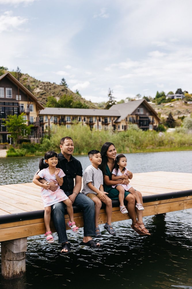 Summerland Waterfront Resort Spa 66/72