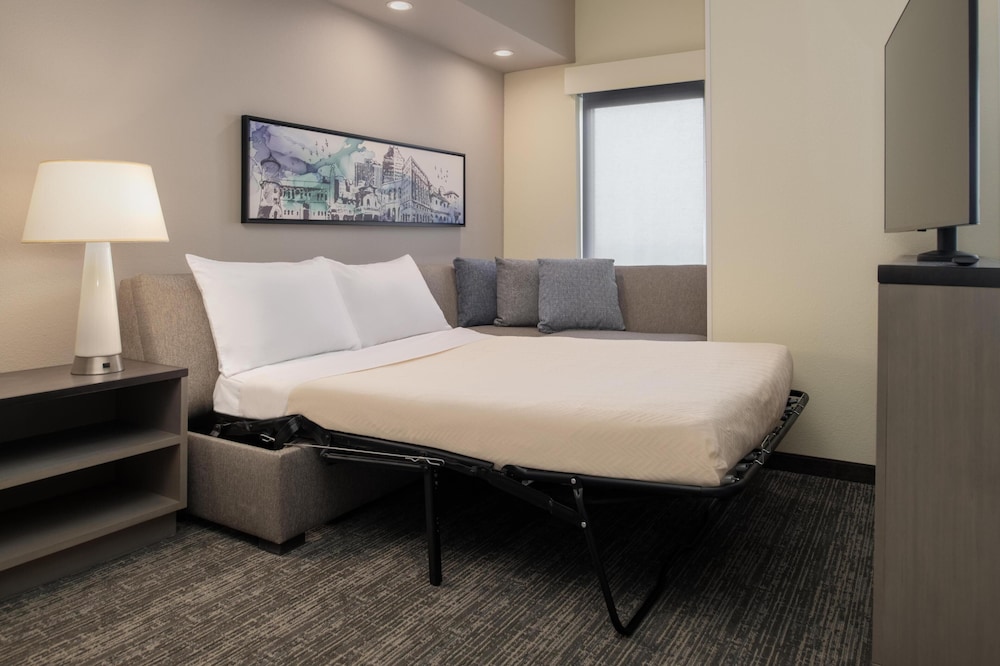 Hyatt House Fresno/Campus Pointe 12/50